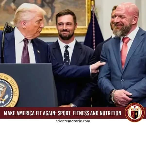 Conferenza ufficiale con Donald Trump e titolo “Make America Fit Again: Sport, Fitness and Nutrition”, logo Scienze Motorie in basso a destra.